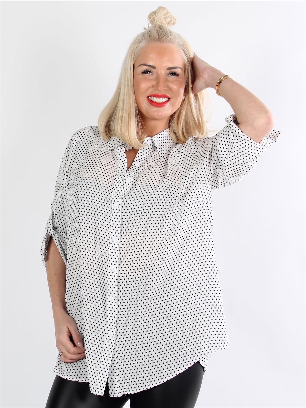 Kerry - Marinblå skjorta med vita prickar och 3/4-ärmar